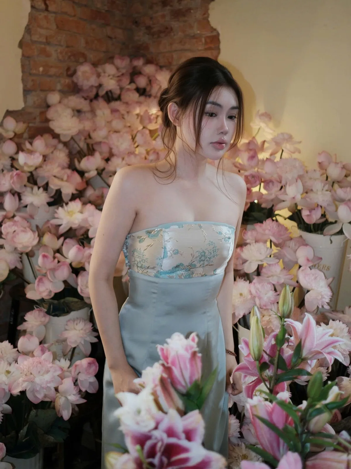 Gấm vóc lụa là, 4