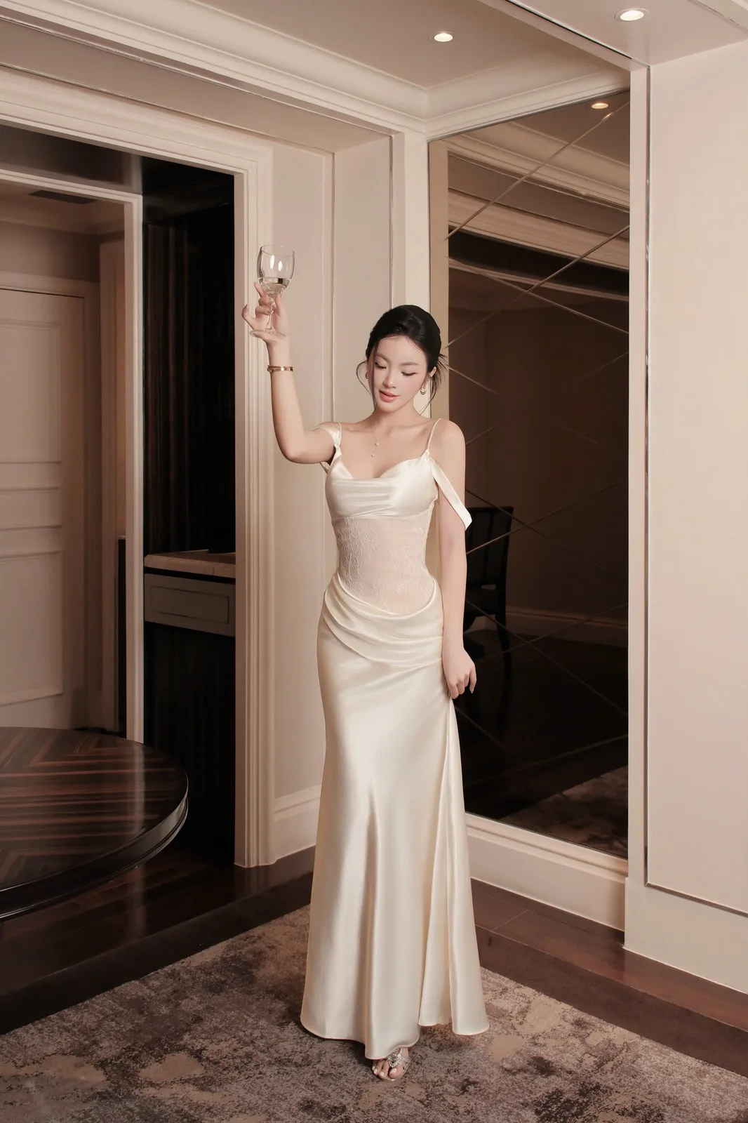 Váy lụa hai dây phối lưới, 3