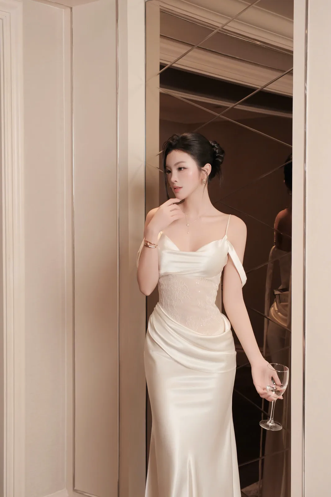 Váy lụa hai dây phối lưới, 4