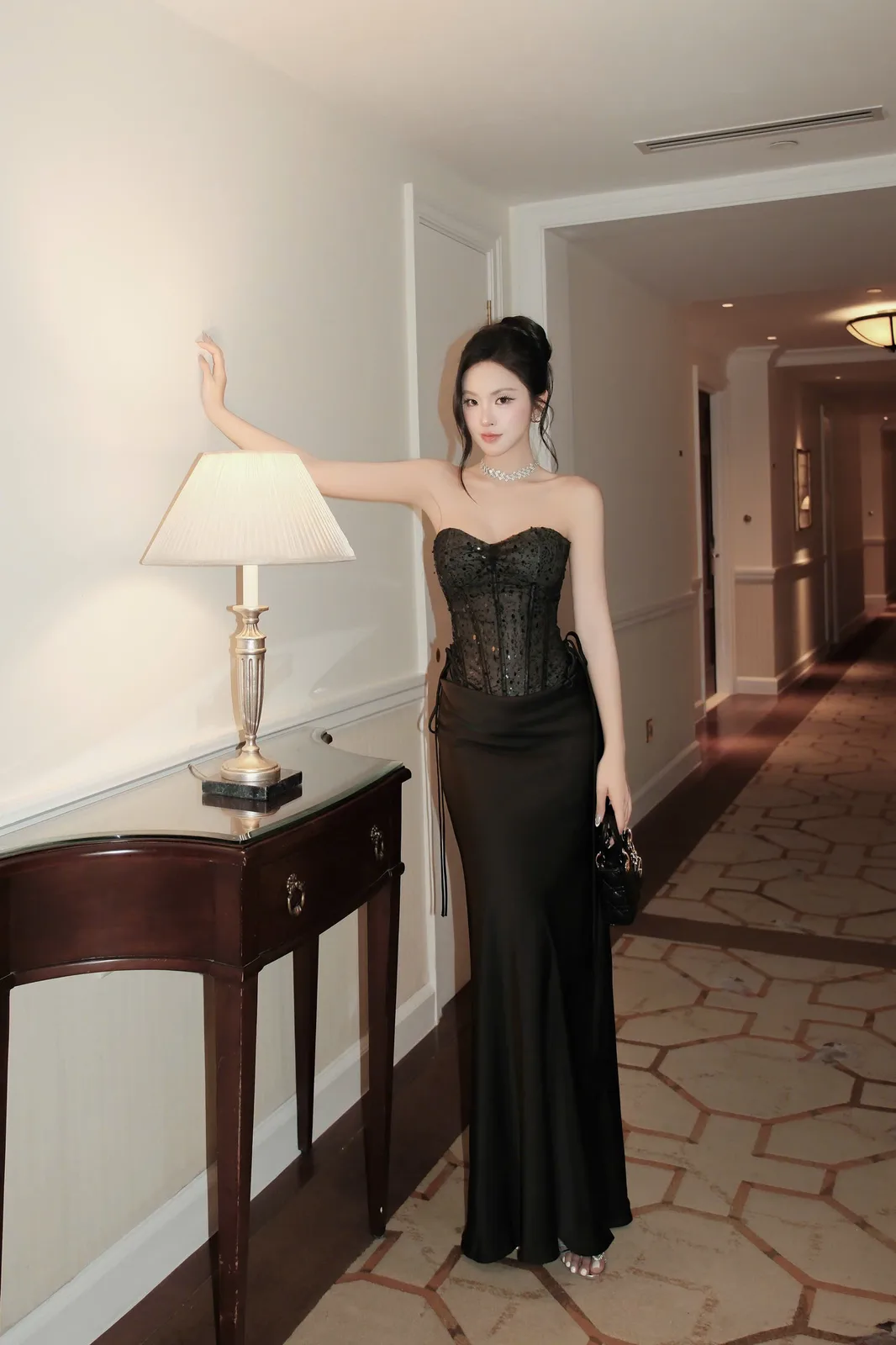 Váy lụa cúp ngực phối kim sa, B036