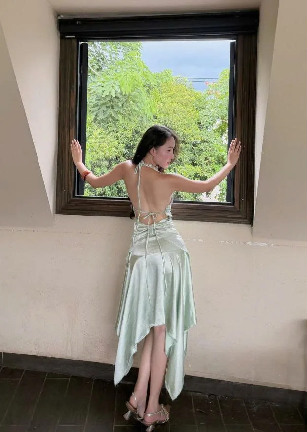 Váy lụa cổ yếm xanh lửng, B273