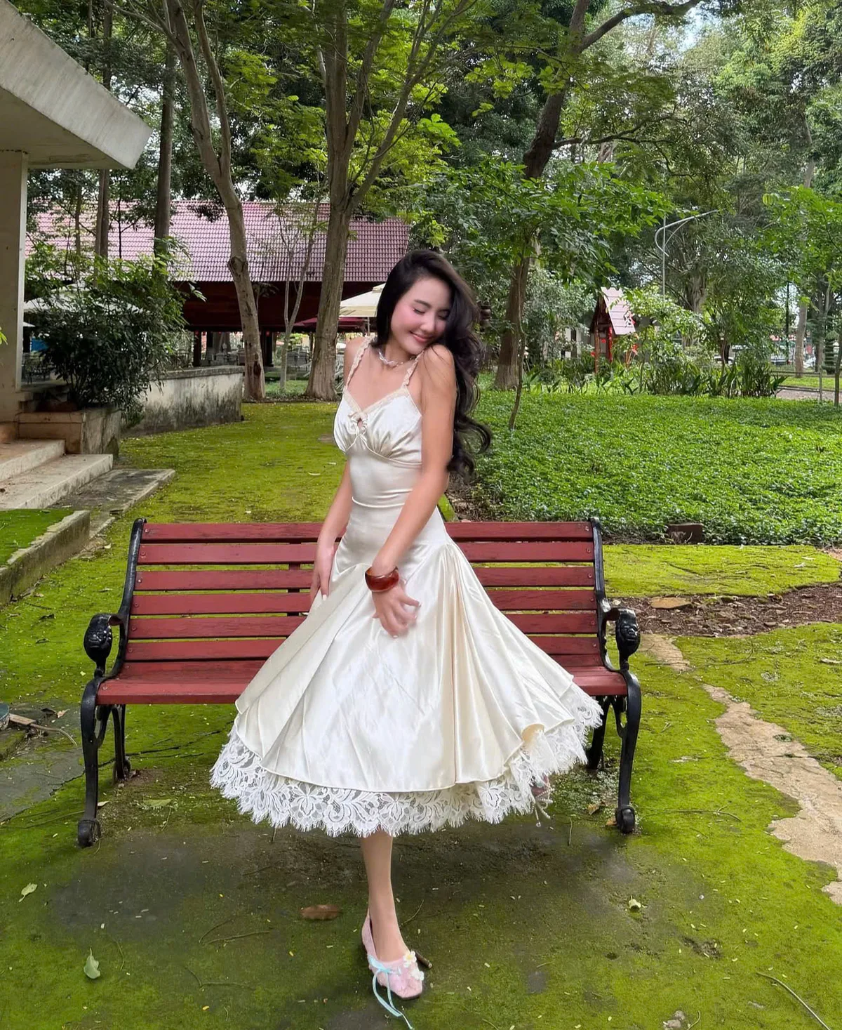 Váy lụa hai dây phối ren lửng, 1