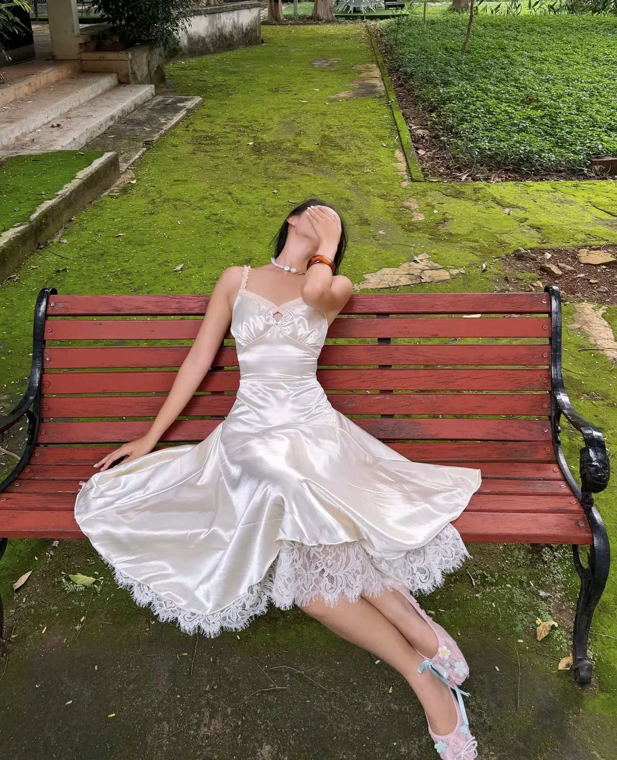 Váy lụa hai dây phối ren lửng, B274
