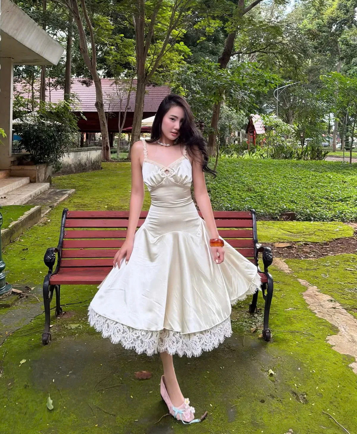 Váy lụa hai dây phối ren lửng, 3