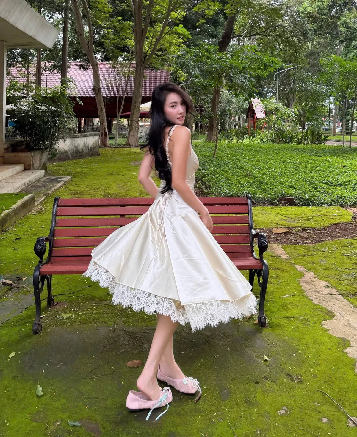Váy lụa hai dây phối ren lửng, 6